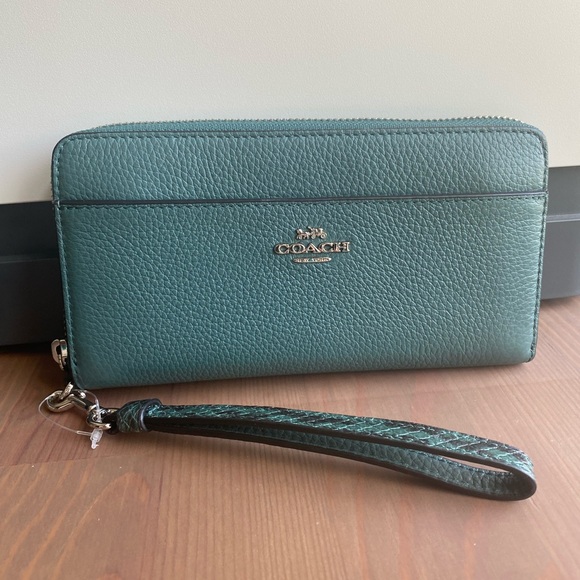 NWOT Coach Accordion Zip Wallet Wristlet Pebbled Leather in Dark Pine Green - Picture 1 of 6